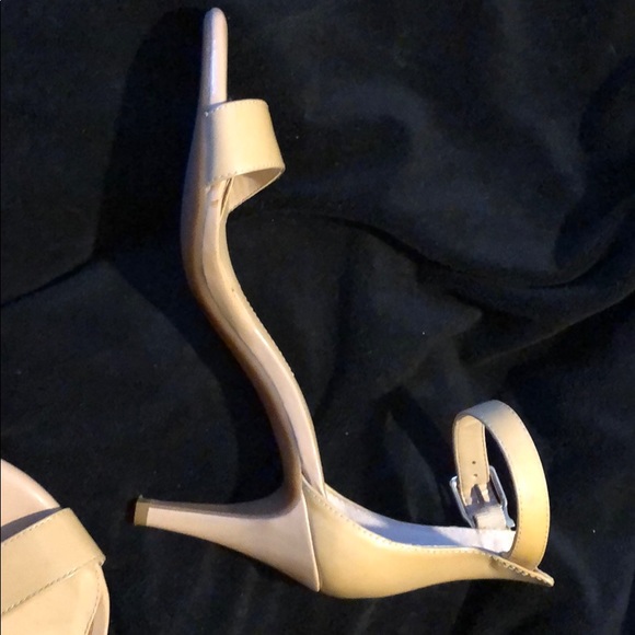 Heels - Picture 4 of 4